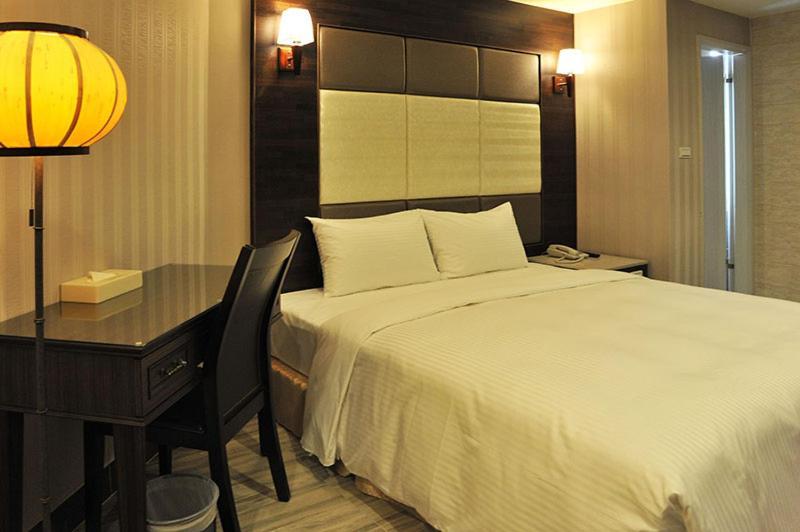 Maple Hotel Second Branch Tainan Buitenkant foto