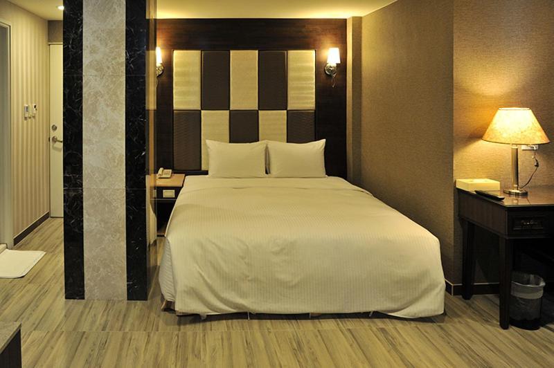 Maple Hotel Second Branch Tainan Buitenkant foto