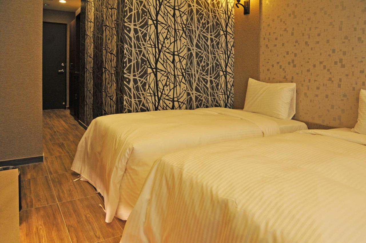 Maple Hotel Second Branch Tainan Buitenkant foto