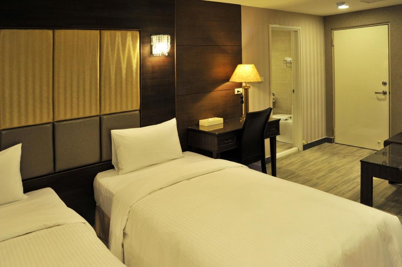 Maple Hotel Second Branch Tainan Buitenkant foto
