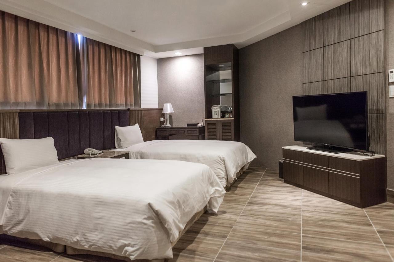 Maple Hotel Second Branch Tainan Buitenkant foto