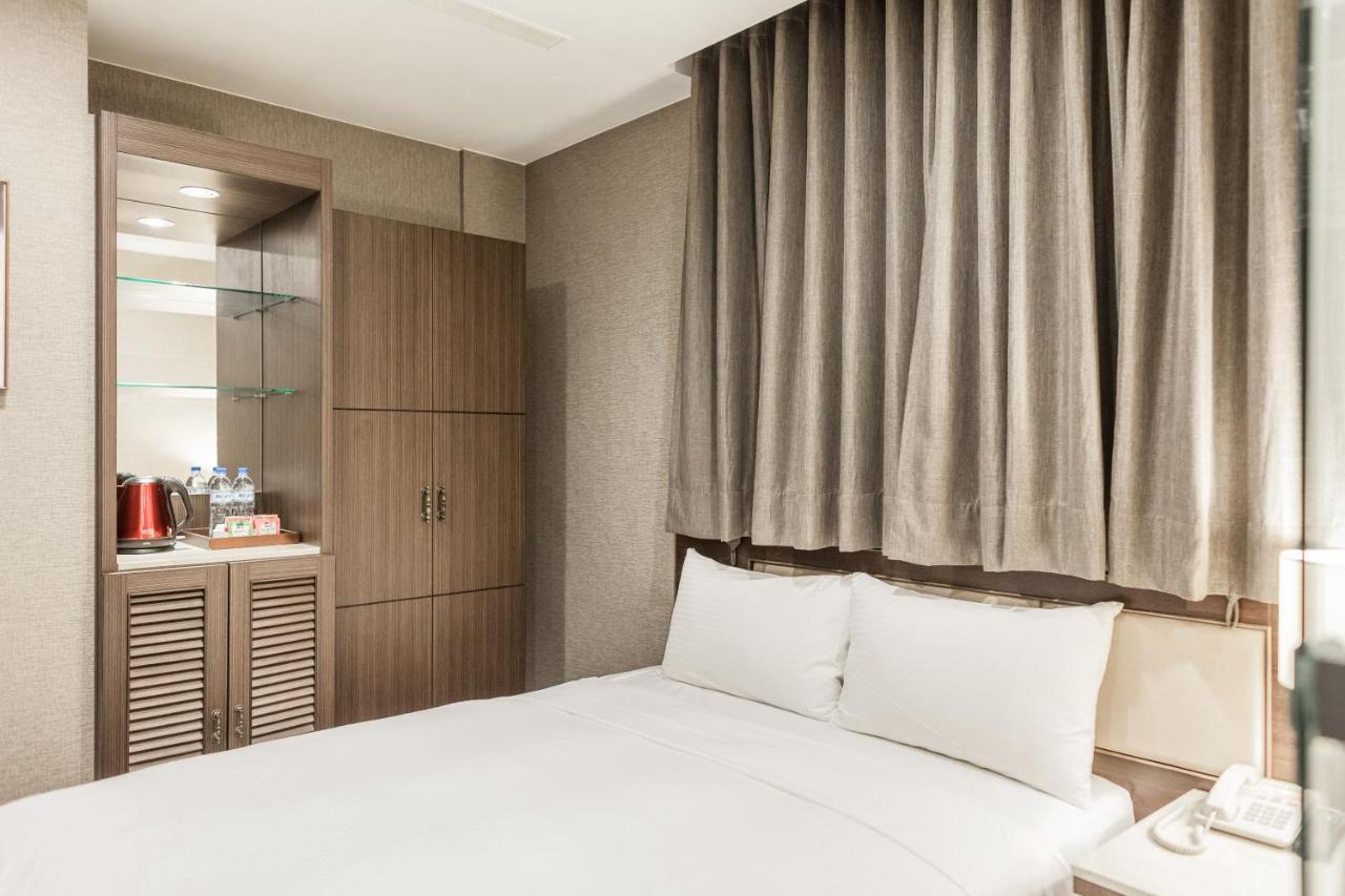Maple Hotel Second Branch Tainan Buitenkant foto