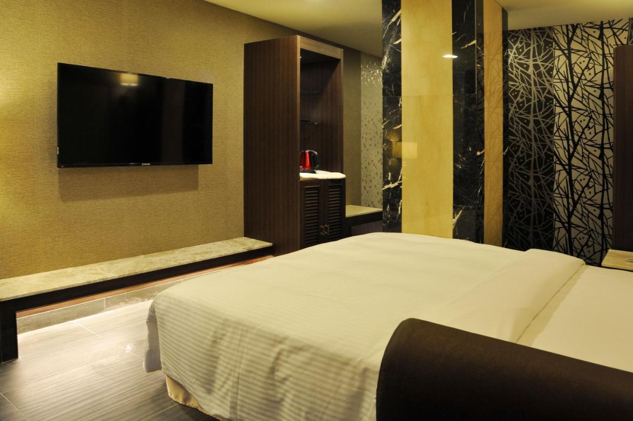 Maple Hotel Second Branch Tainan Buitenkant foto